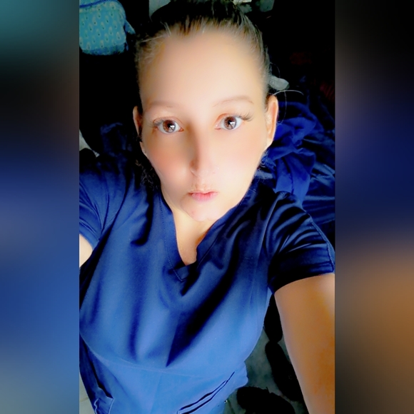 Meet your Posher, Angie - Picture 2 of 7